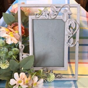 Elegant Floral Metal Picture Frame - Gray
